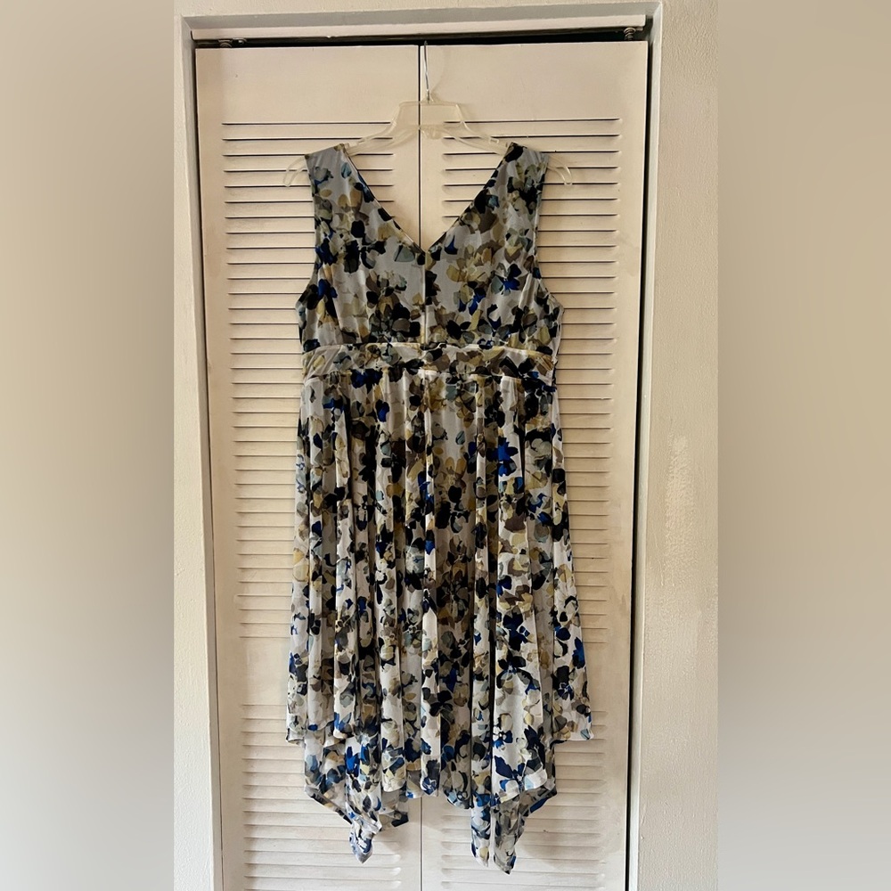 Simply Vera Vera Wang Black and Blue Floral Dress - Picture 3 of 7